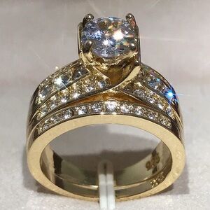 Stunning 2-Piece 925 Sterling Gold Ring Set Featuring Simulated White Sapphire